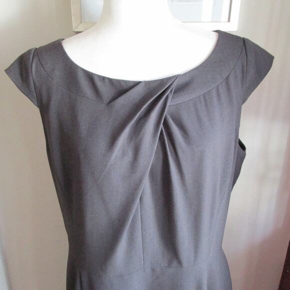 Anne Klein Gray Shift Dress Size 14 Sleeveless Back Zip Midi Career Minimalist - Picture 4 of 15